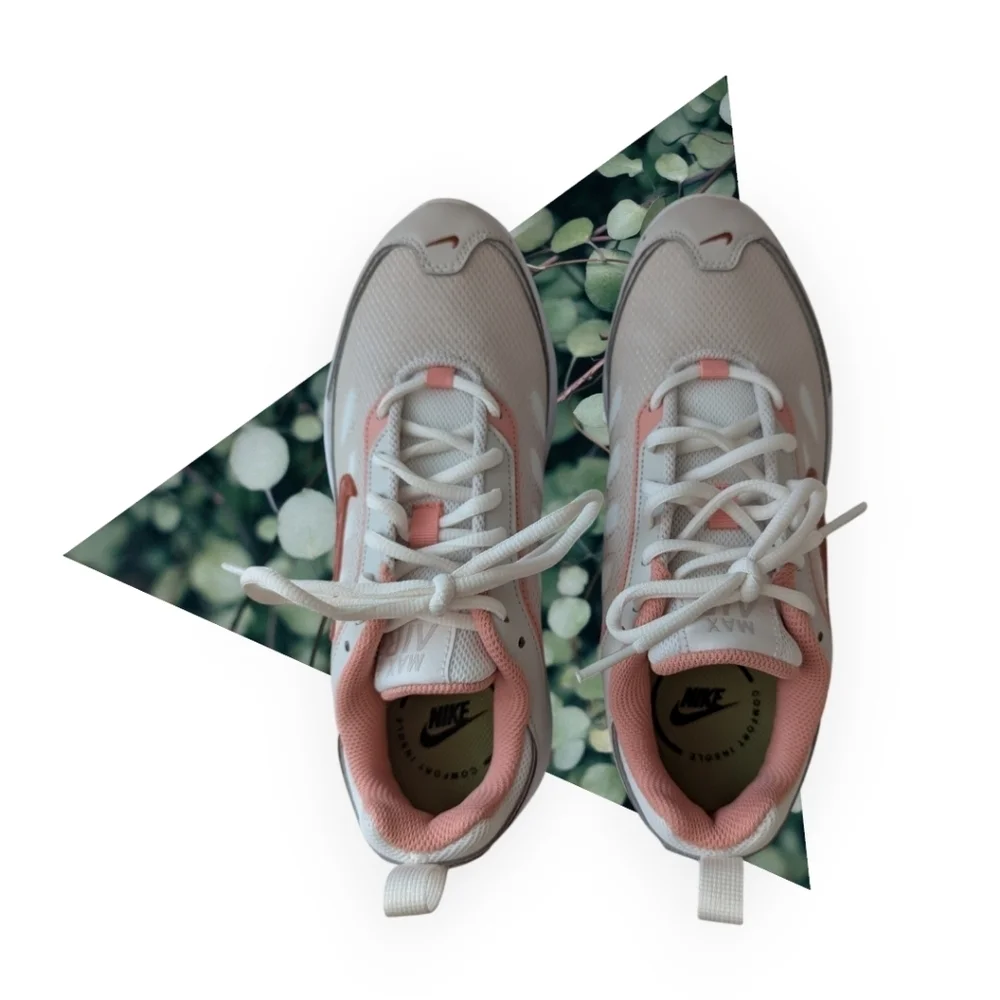 Nike Women's Air Max AP Shoe Sizes 8 , 8.5 and 9